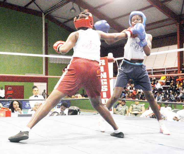 https://www.kaieteurnewsonline.com/images/2017/12/Abiola-Jackman-scores-with-a-left-jab-to-the-face-of-her-younger-sister-Alicia-in-the-lone-female-bout-of-the-night-Sean-Devers-photo.jpg