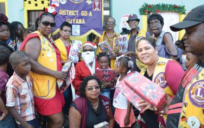 Lions Club distributes gifts, goodies to Leopold Street children
