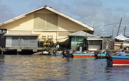 Vendors refuse to evacuate unsafe Charity Wharf