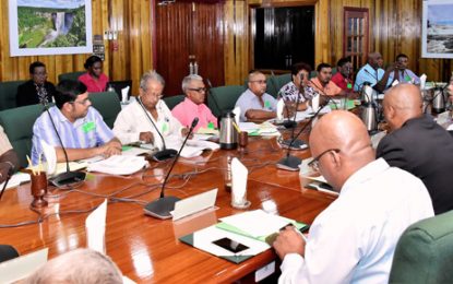 Unions, Govt. agree to cooperate on finding solutions to sugar woes