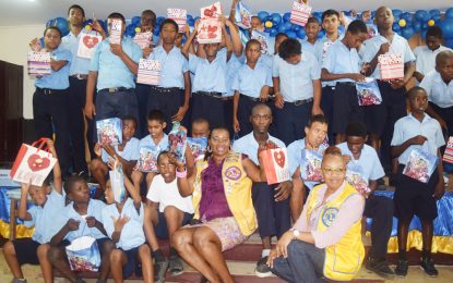 Lions Club donates hygienic supplies to David Rose School
