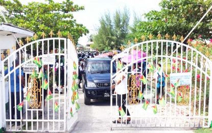 After turning up at empty school…Anna Regina students reportedly prevented from returning home