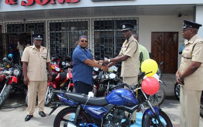 Business Community donates new motorcycle to ‘B’ division police