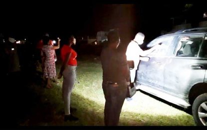 Car thief caught red handed, beaten by residents, surrenders to cops in trench