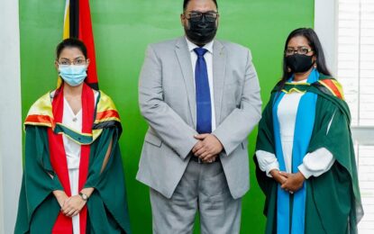 UG Valedictorians, Best Graduating Students receive President and Prime Minister Medals