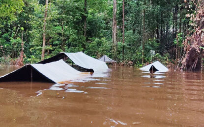 Floods destroy homes, farms, roads, and mining camps in Region 8