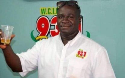 Broadcaster Maxwell Thom dies from COVID-19