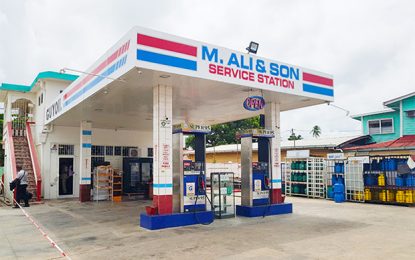 Pump attendant shot in neck during daylight robbery – three arrested