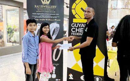 Raj Jewellery contributes $100,000 to chess development