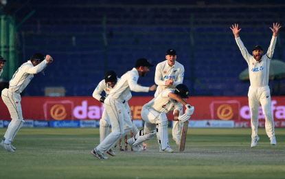 Disaster for Pakistan chasing New Zealand’s 319-run target