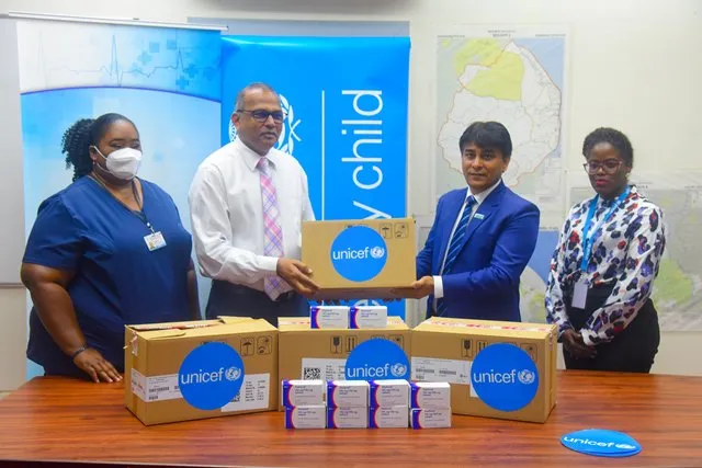 Minister of Health, Dr. Frank Anthony receiving the $1 million worth of Paxlovid pills from UNICEF’s Representative for Guyana and Suriname, Irfan Akhtar