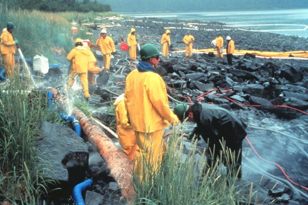 Cleaning up the Alaskan coastline after the Exxon Valdez spill