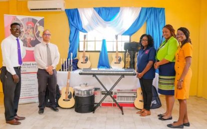 Unit of Allied Arts donates musical instruments to CPCE