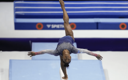 Simone Biles leads US women’s team to seventh straight world gymnastics title