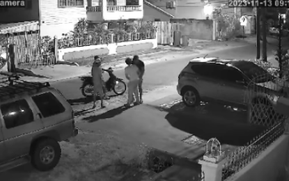 Bike bandits rob youth of $300K cell phone while taking pictures of diyas