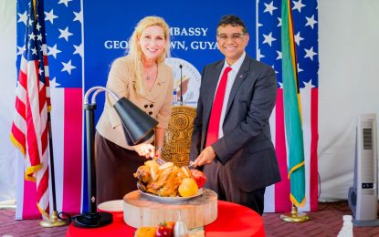 AmCham and US Ambassador host Thanksgiving luncheon for seniors