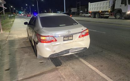 Taxi driver slams into car at traffic light, drives off