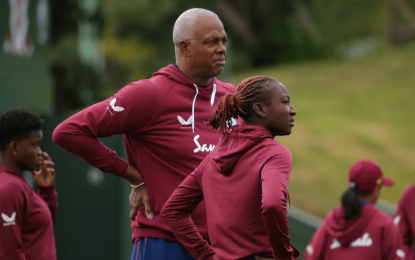 Courtney Walsh named consultant for Zimbabwe women