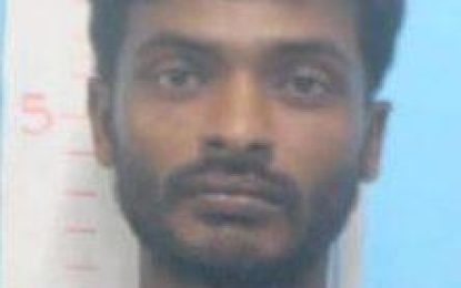 Lusignan Prison inmate escapes, supervising officer under close arrest