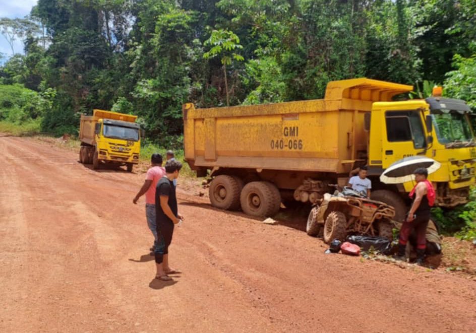 Policeman hospitalised after crashing into manganese truck
